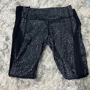 Lululemon low rise polkadot size 4 leggings